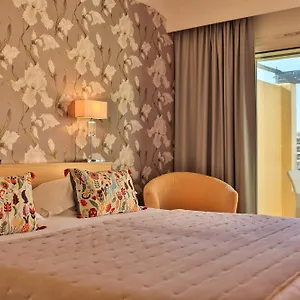 Le Petit Hotel