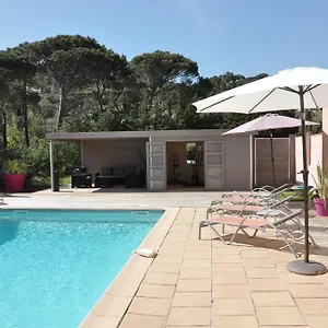 De La Vierge Noire Hotel