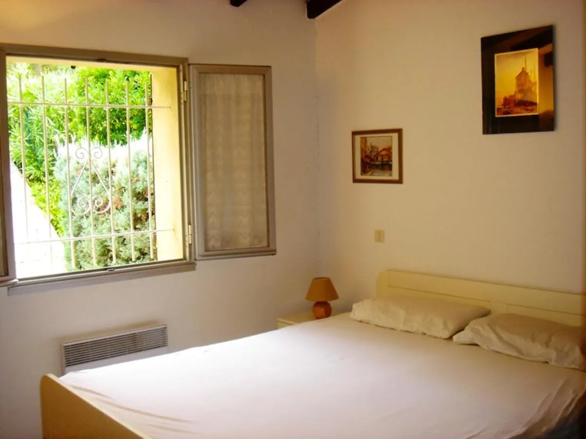 Holiday home Maison Charmante A Sainte-Maxime Avec Piscine Partagee France